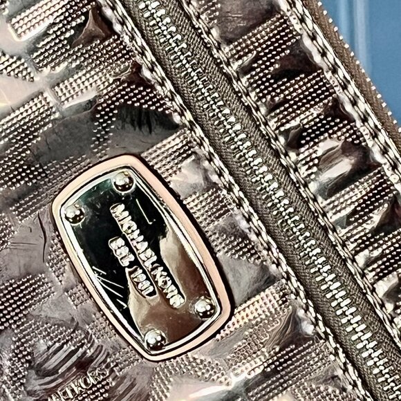 BRAND NEW WITHOUT TAG Michael Kors Pewter Wristlet Small Clutch 5" Tall 8" Wide - Picture 2 of 6